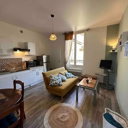Apartment Entier Centre Milly-la-Foret